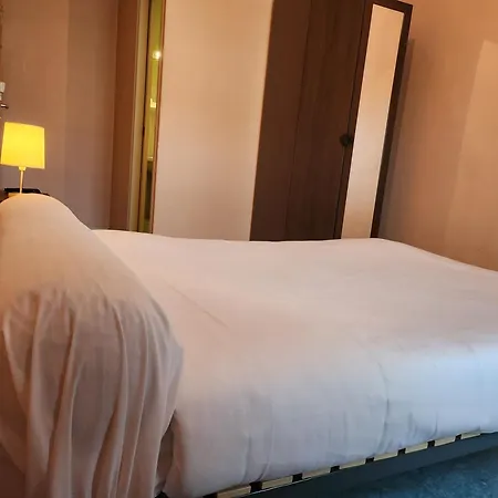 6 Hotel